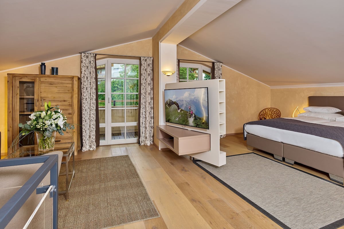 Standard Apartment Duplex (Top 11) | Egyptian cotton sheets, premium bedding, in-room safe, laptop workspace