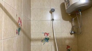 Apartamento | Baño | Ducha, jabón y champú