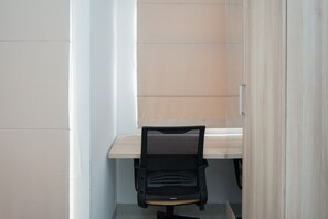 Studio, 1 keskisuuri parisänky | Työpöytä