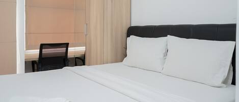 Studio, 1 grand lit | Bureau