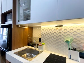 开间 | 私人厨房 | 冰箱、微波炉、炉灶、电饭煲