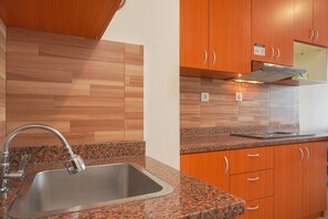 Full-sized fridge, stovetop - Comfort And Good Choice 2Br Signature Park Grande Apartment (Jakarta)