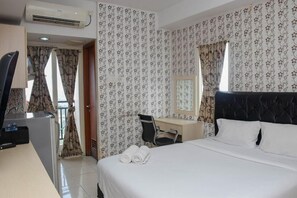 Studio - Comfy And Tidy Studio Apartment At Margonda Residence 4 Near Ui (Depok)