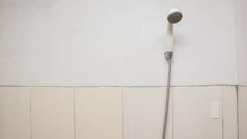 Studio | Bathroom | Soap, shampoo