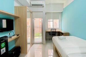 Apartment | 1 bedroom, desk - Minimalist Studio Apartment At Transpark Juanda Bekasi Timur (Bekasi)