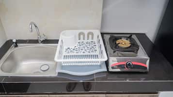 Apartamento | Cozinha privada | Geladeira grande, cooktop