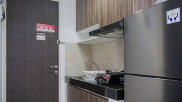 Apartamento | Cozinha privada | Geladeira grande, cooktop