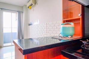 Studio | Eget kjøkken | Kjøleskap og kokeplater