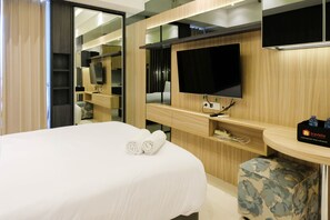 Interior - Warm Studio With Access To Mall At Supermall Mansion Apartment (Surabaya)