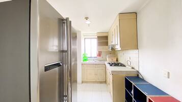 Apartment | Private kitchen | Full-sized fridge, stovetop