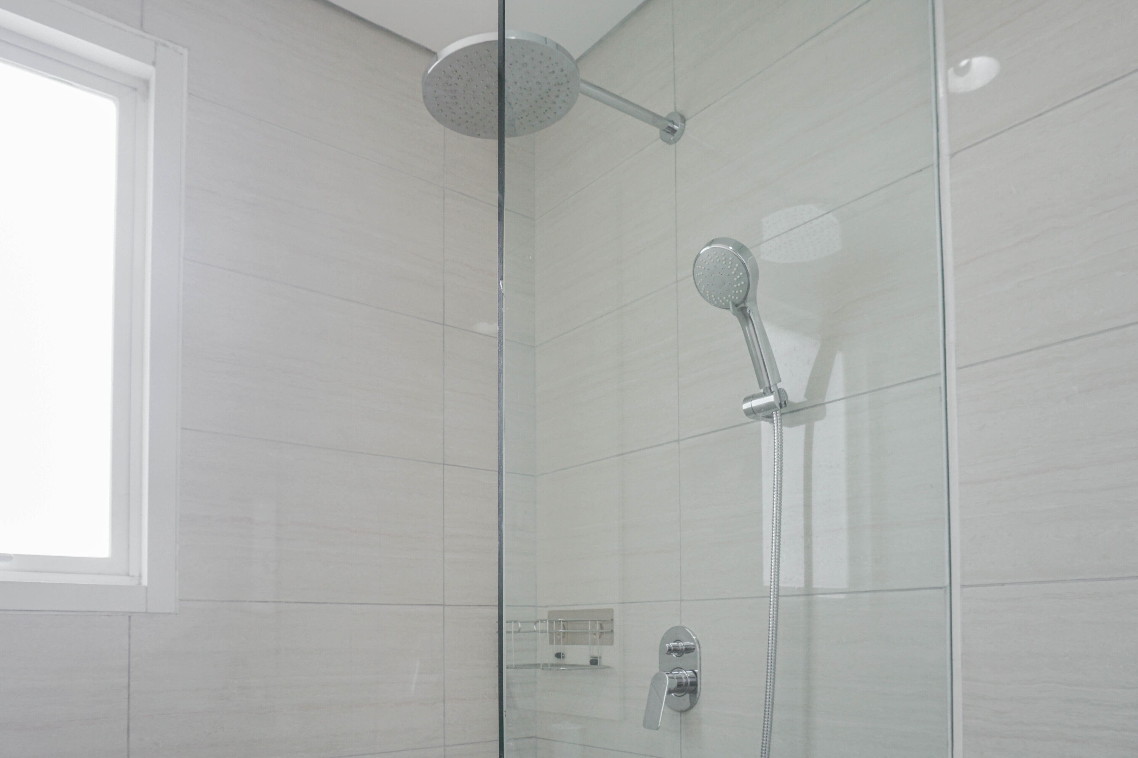 Studio | Bathroom | Shower, towels, soap, shampoo