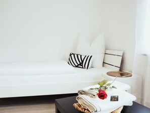 8 habitaciones, tabla de planchar con plancha, wifi y ropa de cama 