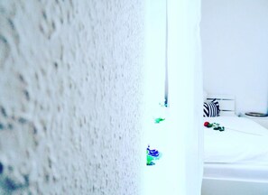 8 habitaciones, tabla de planchar con plancha, wifi y ropa de cama 