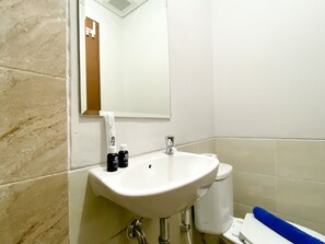 Bathroom - Homey And Best Deal Studio At Apartment Transpark Juanda Bekasi Timur (Bekasi)