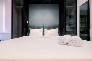 Studio | Desk - Cozy Stay Studio Transpark Cibubur Apartment (Depok)