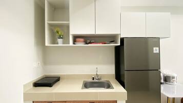Apartment | Private kitchen | Fridge, stovetop, rice cooker, dining tables