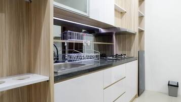 Apartament | Cuina privada | Frigorífic gran i placa de cuina