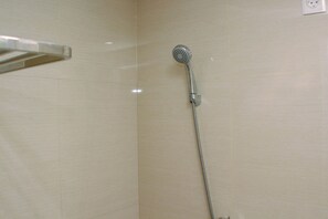 Estudio | Baño | Ducha, toallas, jabón y champú