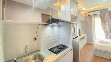 Studio, 1 grand lit | Cuisine privée | Réfrigérateur, plaque de cuisson, cuiseur de riz