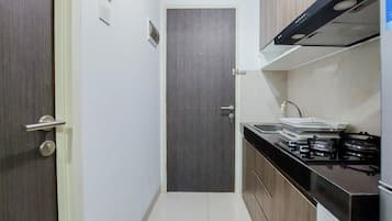 Studio | Cuisine privée | Réfrigérateur, surface de cuisson, cuiseur à riz