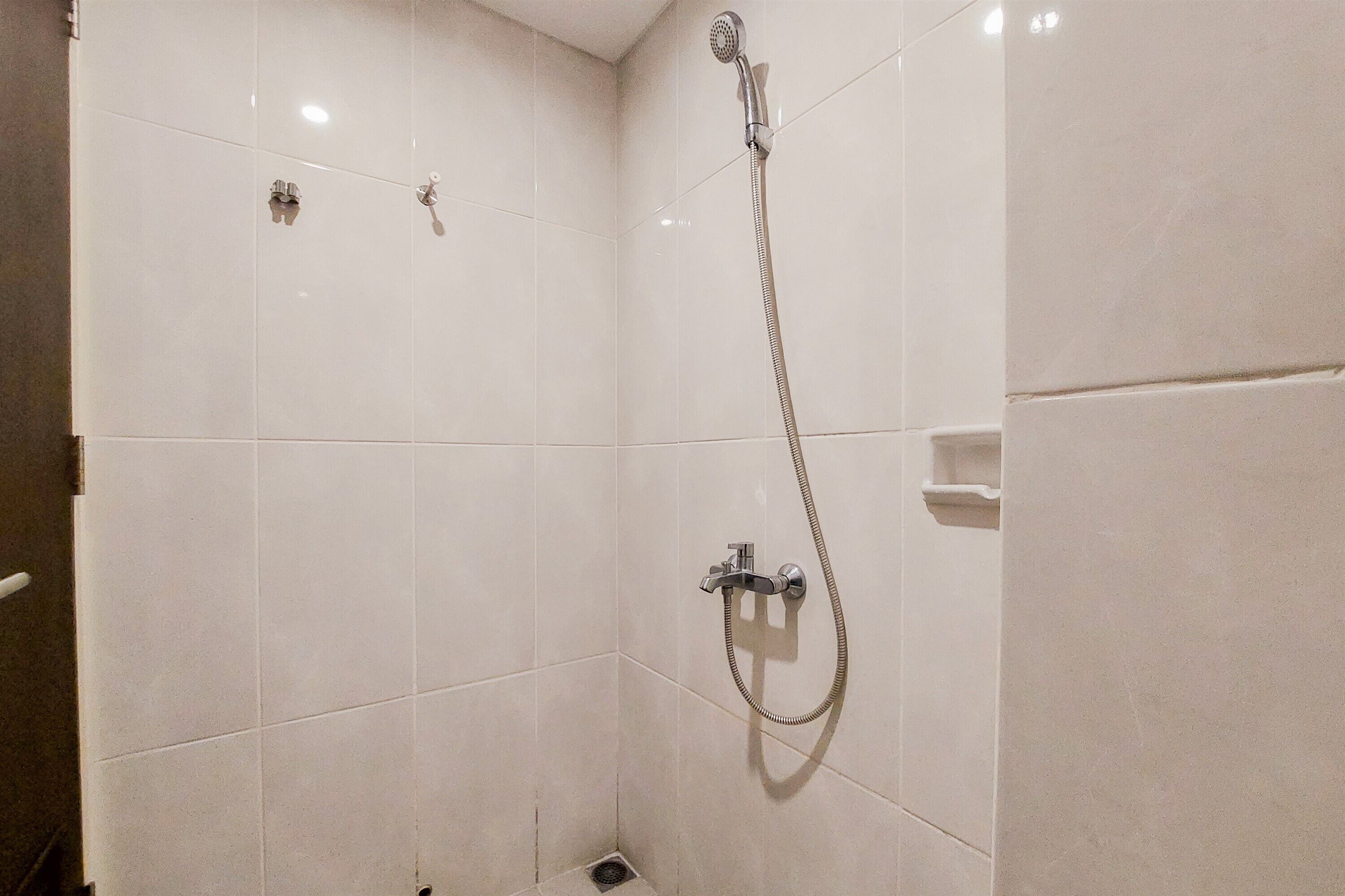 Studio | Salle de bain | Douche, serviettes fournies, savon, shampooing