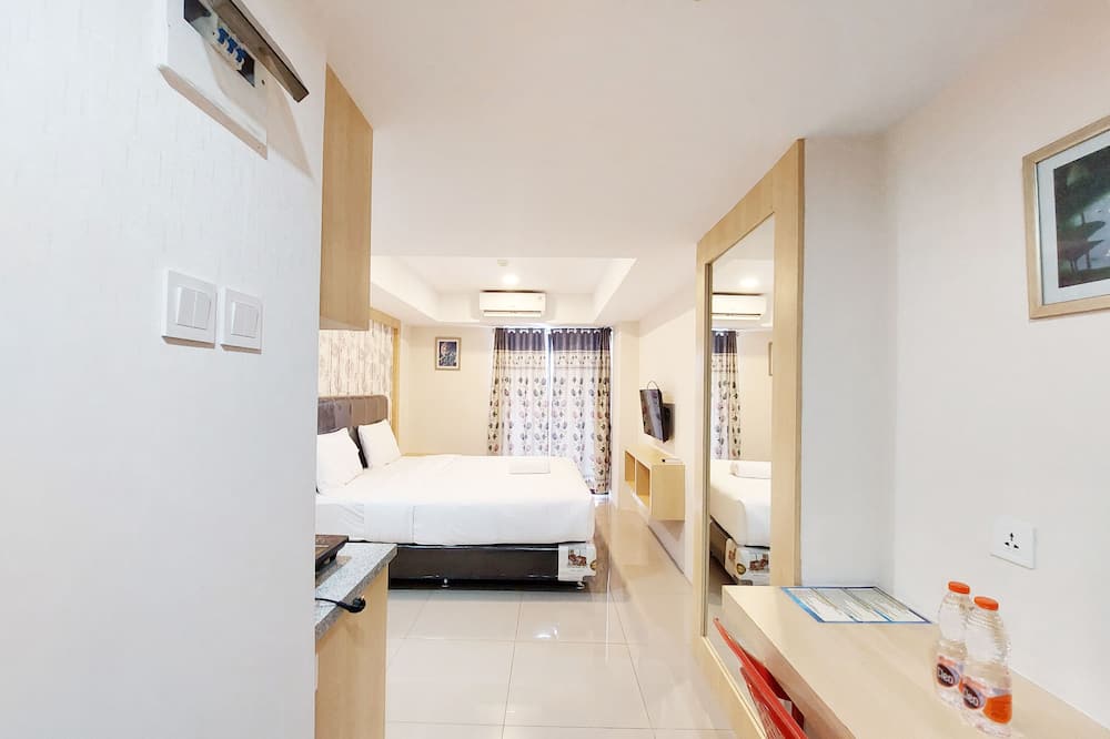 Good Choice And Homey Studio At De Prima Apartment