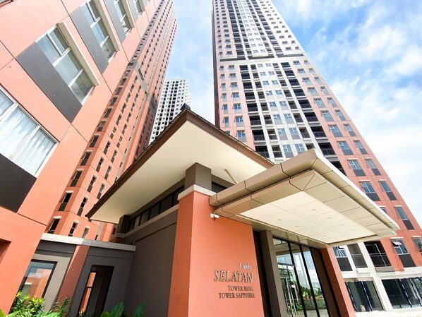 Exterior - Cozy Stay Studio Transpark Juanda Bekasi Timur Apartment (Bekasi)