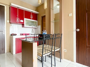 Appartement | Cuisine privée | Réfrigérateur, plaque de cuisson, cuiseur de riz