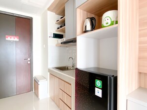 Studio | Cuisine privée | Réfrigérateur, surface de cuisson, cuiseur à riz