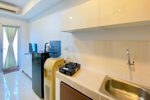 Studio | Dapur peribadi | Peti sejuk/penyejuk beku saiz penuh, dapur 