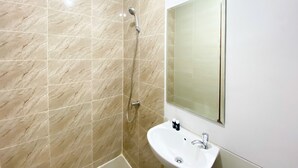 Studio | Bathroom - Nice And Cozy Studio At Transpark Juanda Bekasi Timur Apartment (Bekasi)