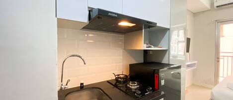 Studio | Dapur pribadi | Lemari es besar dan kompor