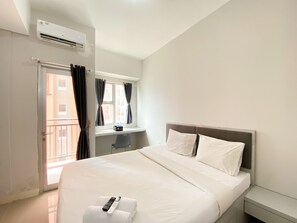 Room - Nice And Cozy Studio At Transpark Juanda Bekasi Timur Apartment (Bekasi)