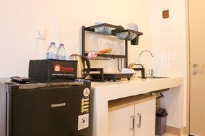 开间 | 私人厨房 | 大冰箱、炉灶