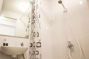 Studio | Bathroom
