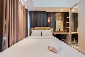 Room - Tranquil And Homey Studio At Casa De Parco Apartment (Pagedangan)