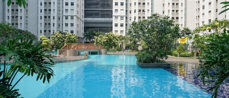 Hồ bơi ngoài trời