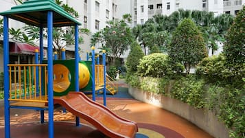 Área de juegos infantiles al aire libre