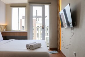 Studio - Cozy Stay Studio Room At Tokyo Riverside Pik 2 Apartment (Teluknaga)