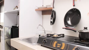 Studio | Private kitchen - Comfort Living Studio Apartment Vasanta Innopark (Cikarang)