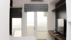 Studio - Comfort Living Studio Apartment Vasanta Innopark (Cikarang)