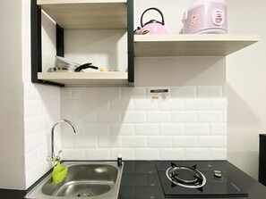 Studio | Private kitchen - Homey And Warm Studio Transpark Juanda Bekasi Timur Apartment (Bekasi)