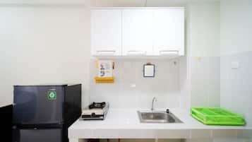 Apartment | Private kitchen | Full-sized fridge, stovetop