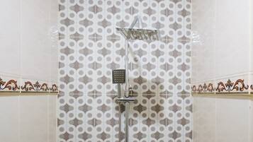 Studio | Bathroom