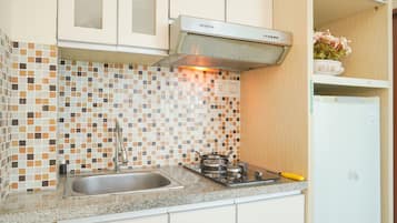 Apartment | Private kitchen | Fridge, stovetop, rice cooker