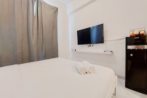 Studio | Schreibtisch