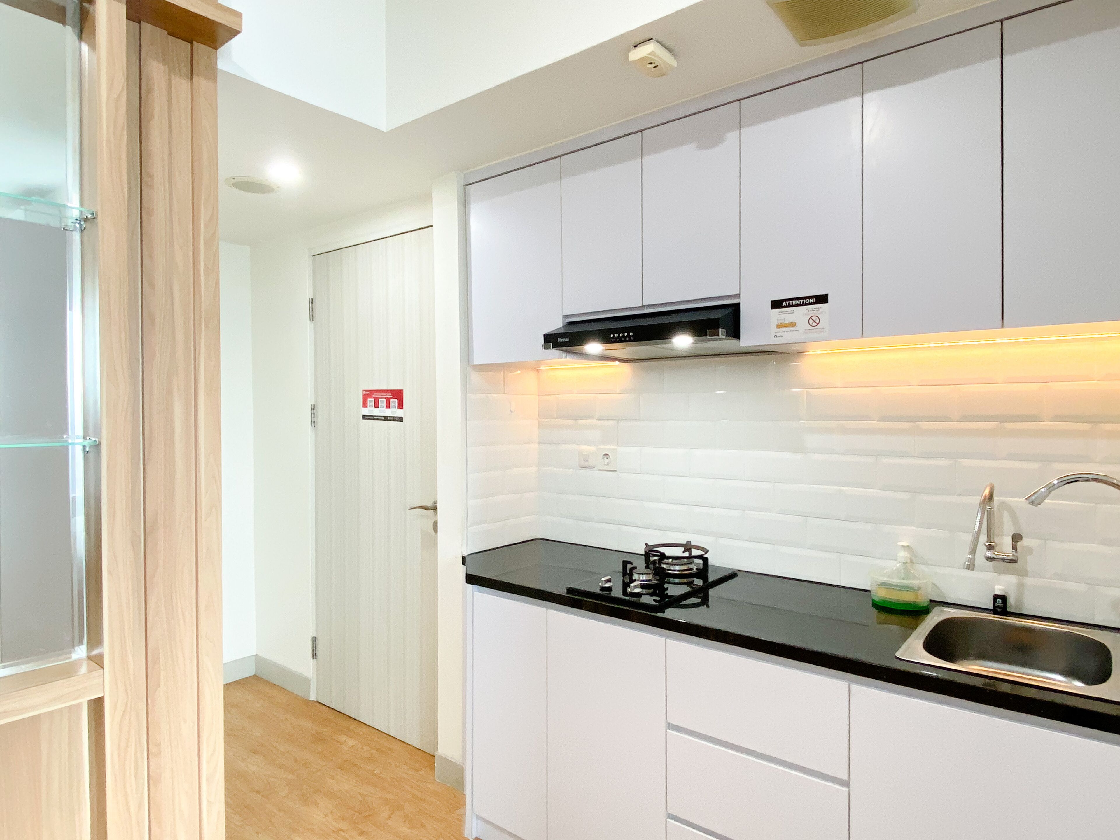Studio | Private kitchen | Full-size fridge, stovetop