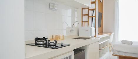 Refrigerador con freezer, placa de cocina