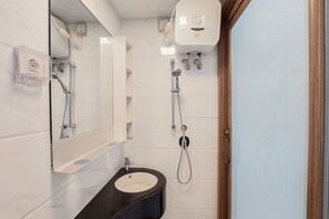 Apartment | Bathroom - Comfy Studio At Sky House Bsd Apartment (Pagedangan)