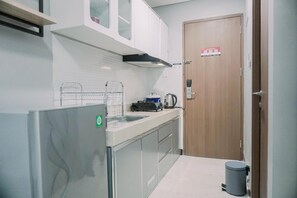 Studio | Eget kjøkken | Kjøleskap, kokeplater og riskoker